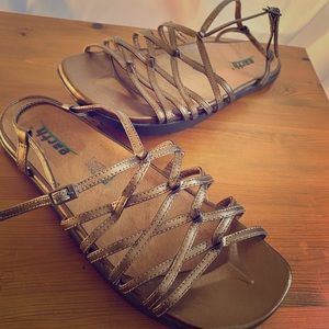 Earth sandals metallic bronze sz 9